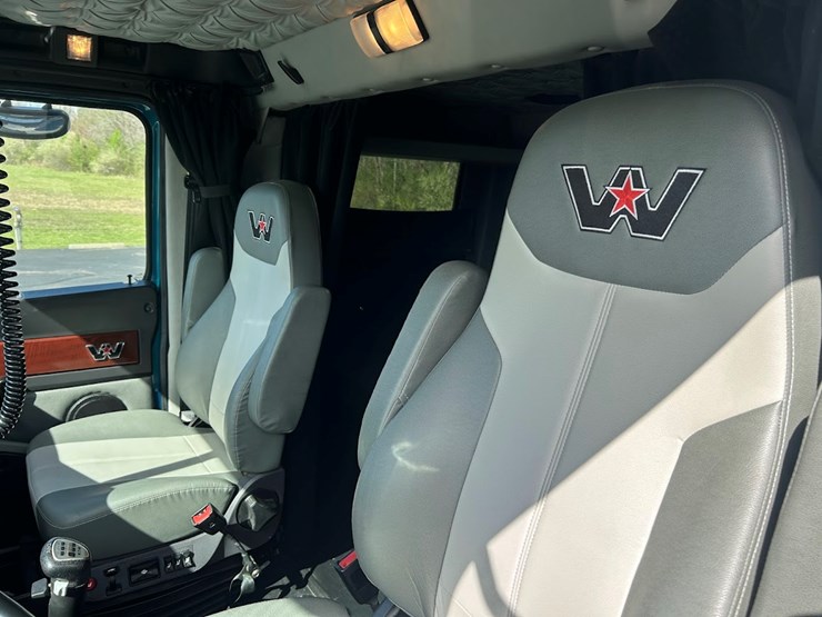 2022-western-star-4900-image-12