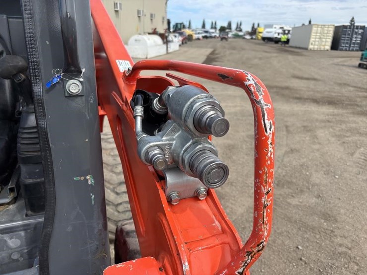 2018-kubota-ssv65-image-13