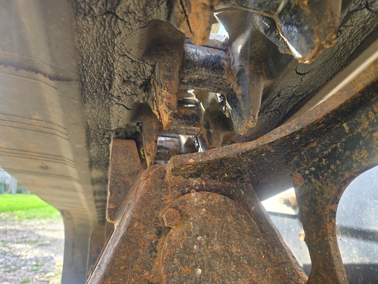 2010-bobcat-t650-image-59