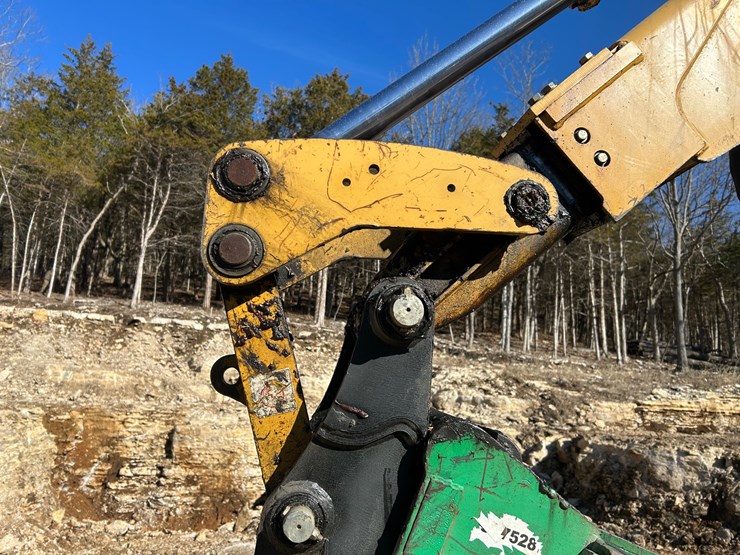 2005-caterpillar-420d-image-29