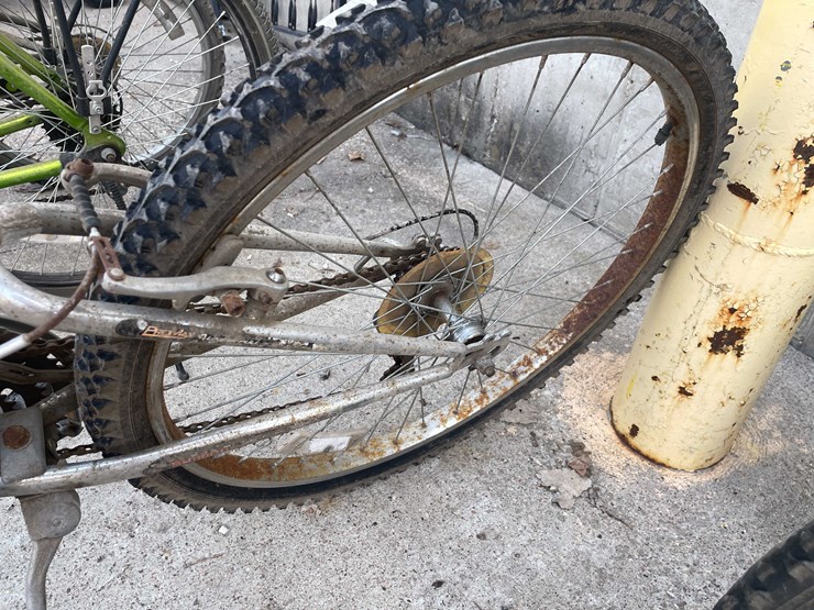 #7073-•-(3)-bikes-(o4)-image-8