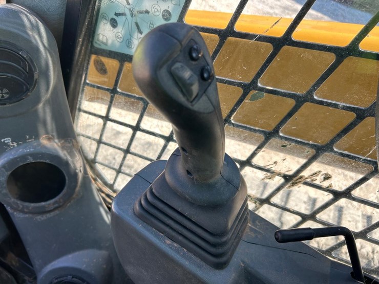 2023-caterpillar-299d3-xe-image-24