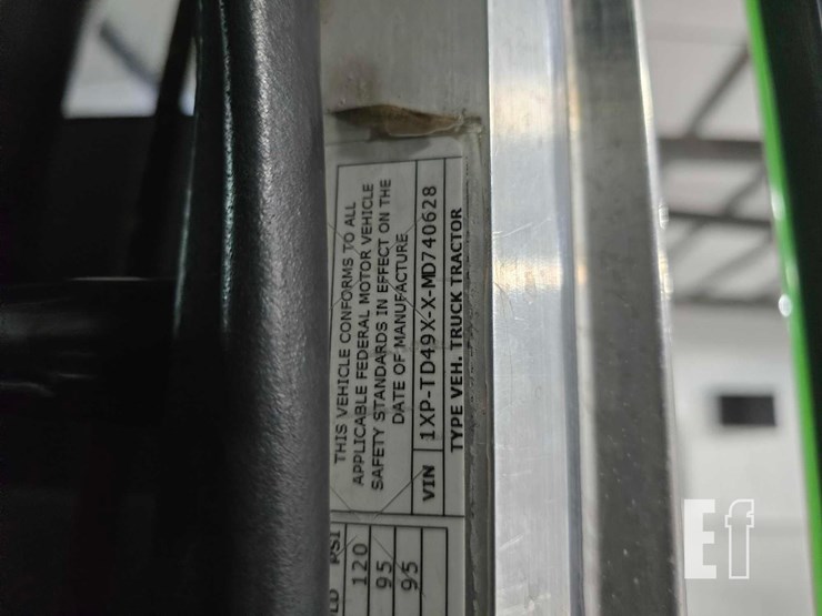 2021-peterbilt-367-image-31