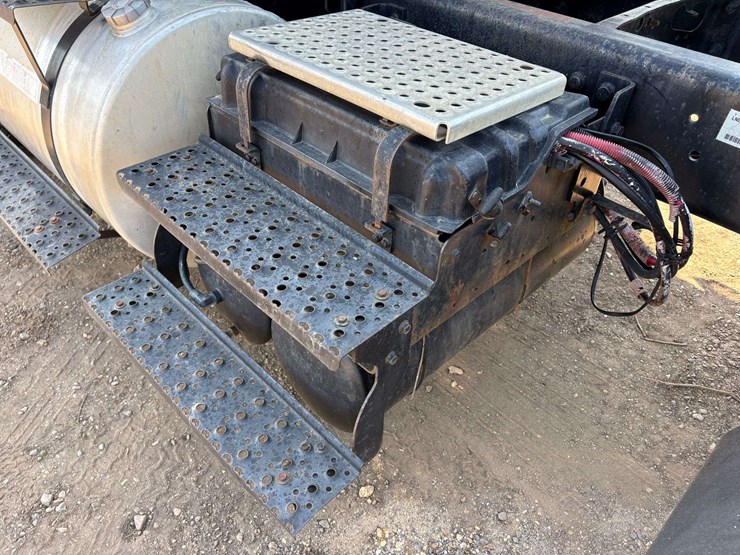 2010-international-8600-image-25