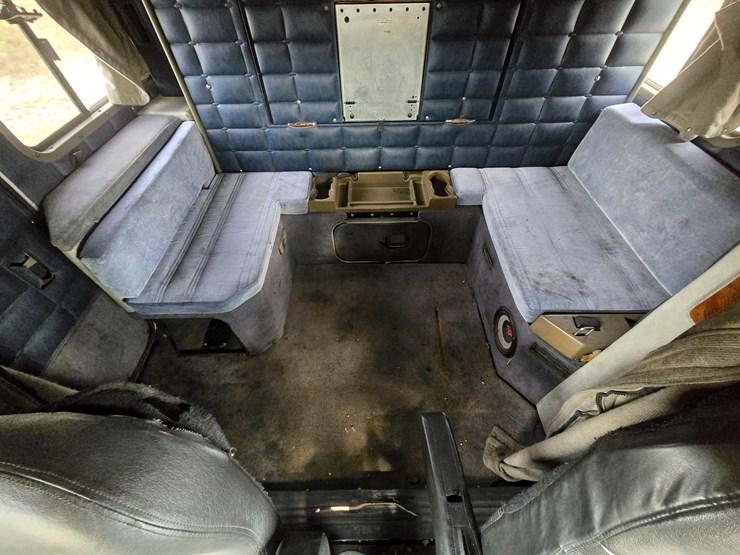 2000-peterbilt-379-image-66