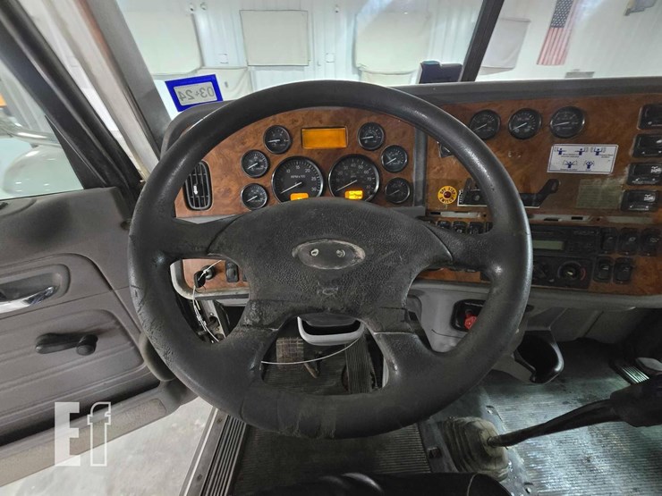 2009-peterbilt-367-image-10