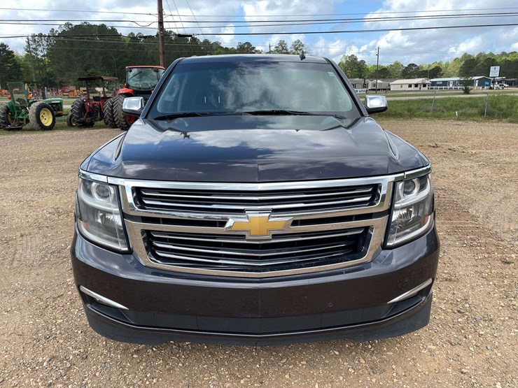 2015-chevrolet-suburban-image-5