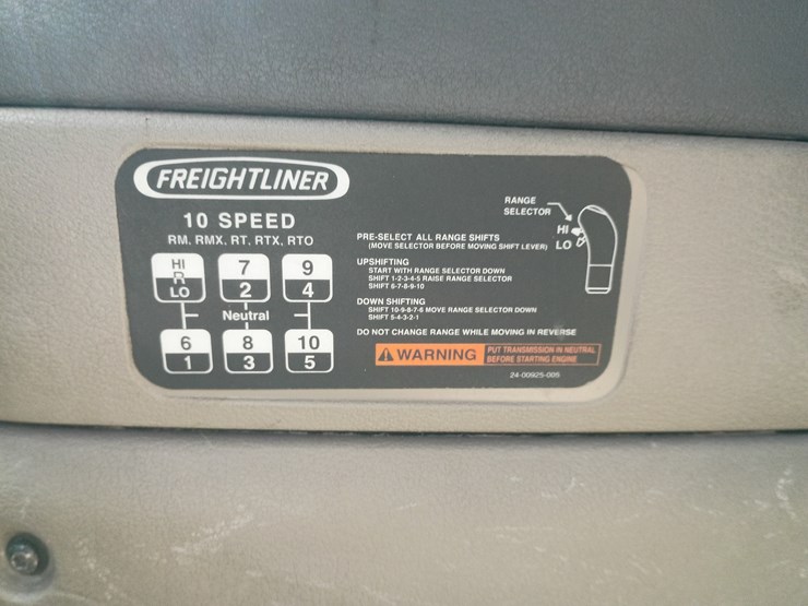 2009-freightliner-cascadia-125-image-58