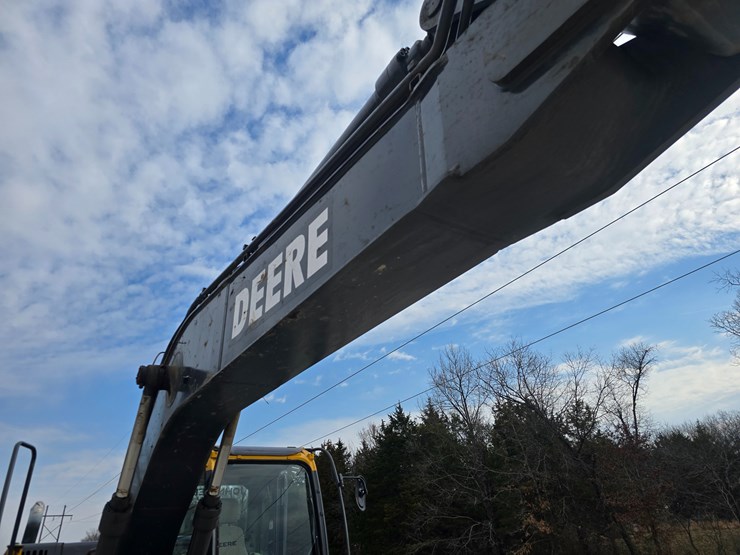 2013-deere-160g-lc-image-30