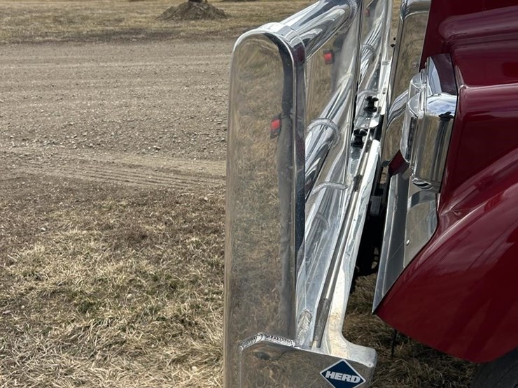 2025-kenworth-w900-image-13