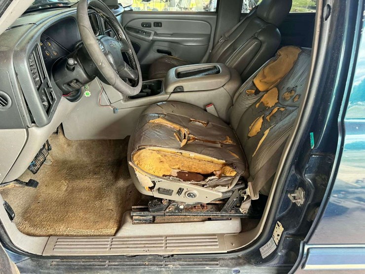 2005-chevrolet-tahoe-image-15