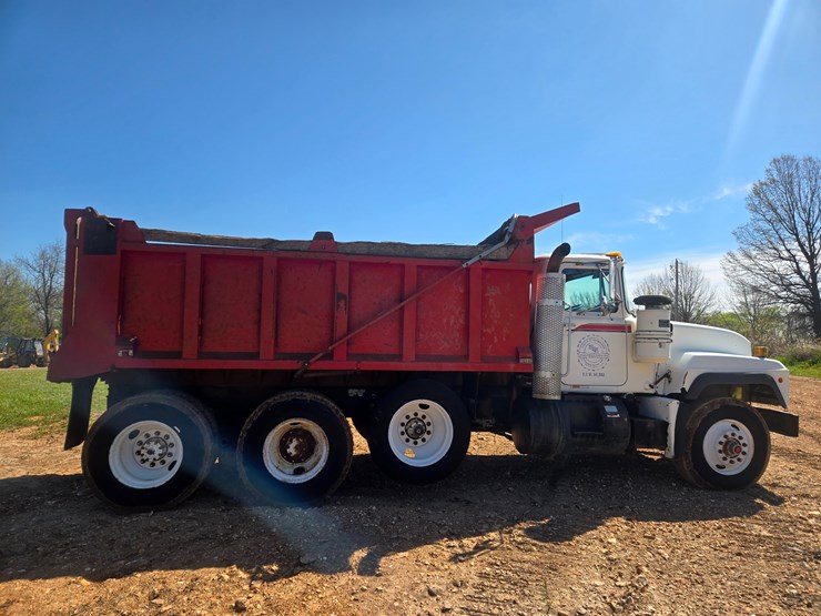 1994-mack-rd690s-image-19