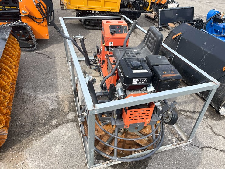 #7057-•-unused-ride-on-concrete-trowel-(o9)-image-3