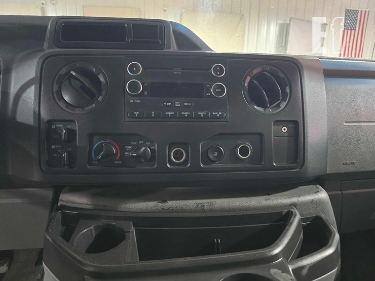 2011-ford-e350-xlt-image-14