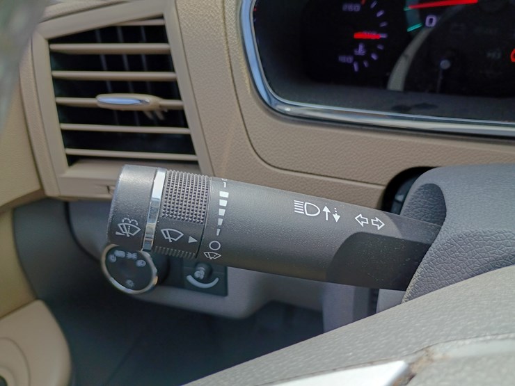 2011-chevrolet-traverse-image-47