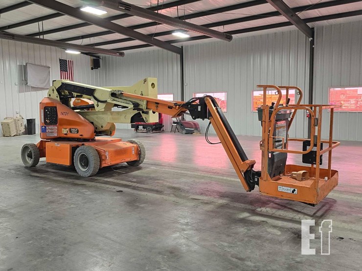 2015-jlg-e400ajpn-image-2