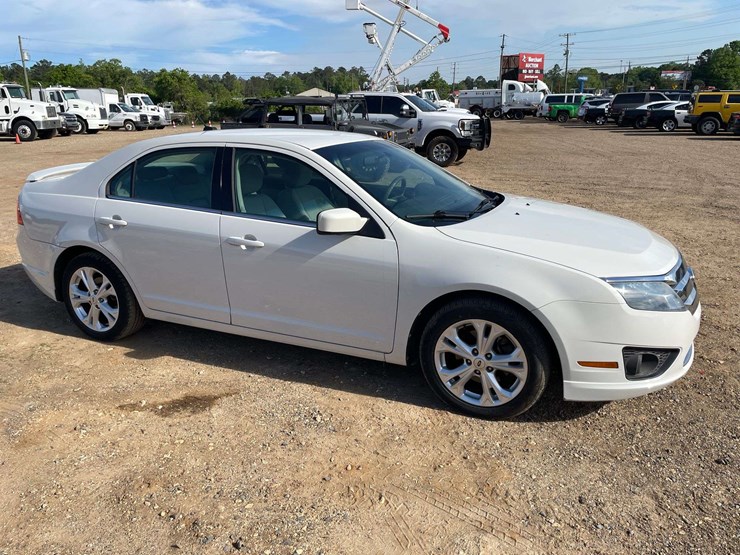 2012-ford-fusion-4-door-sedan-(95,800-miles)-image-4