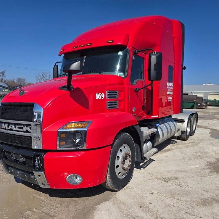 #22592 • 2019 Mack Anthem Sleeper Truck