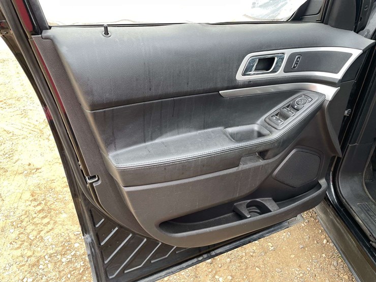 2015-ford-explorer-xlt-image-9