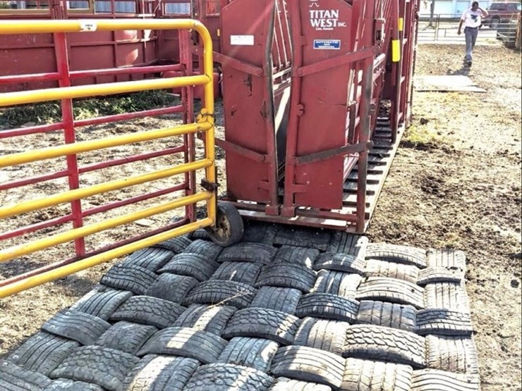 6’x6’-non-slip-cattle-mat-2464-image-1