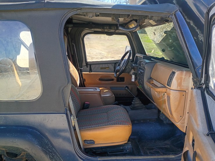 1997-jeep-wrangler-image-35