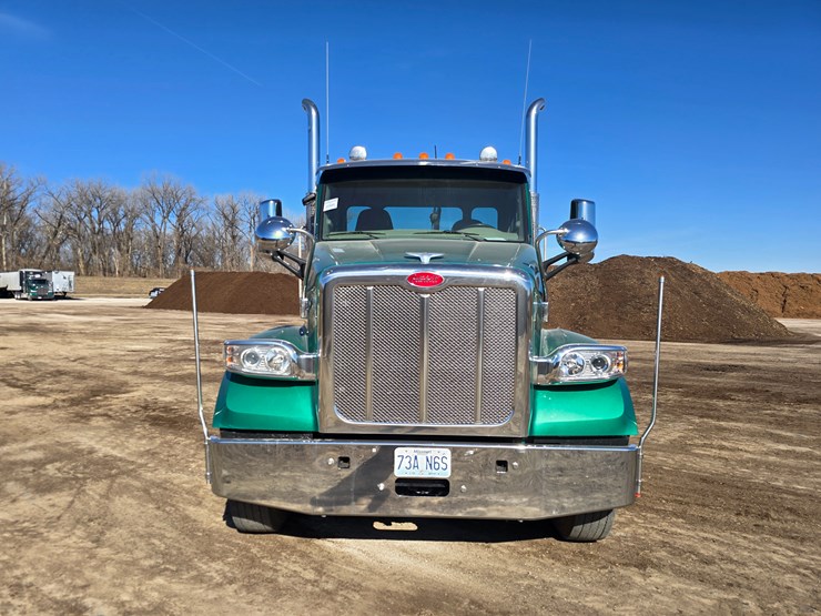 2019-peterbilt-567-image-26