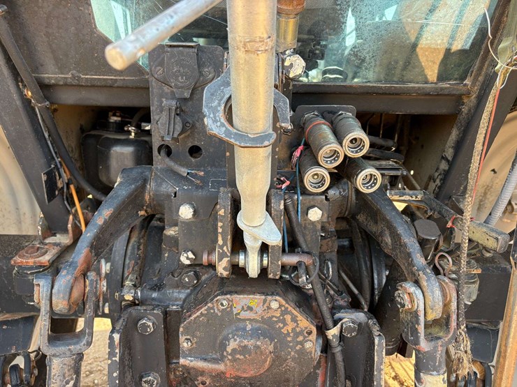 new-holland-7635-image-13