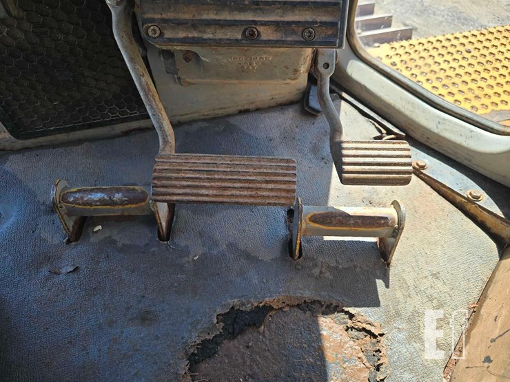 2006-caterpillar-d6r-iii-image-17