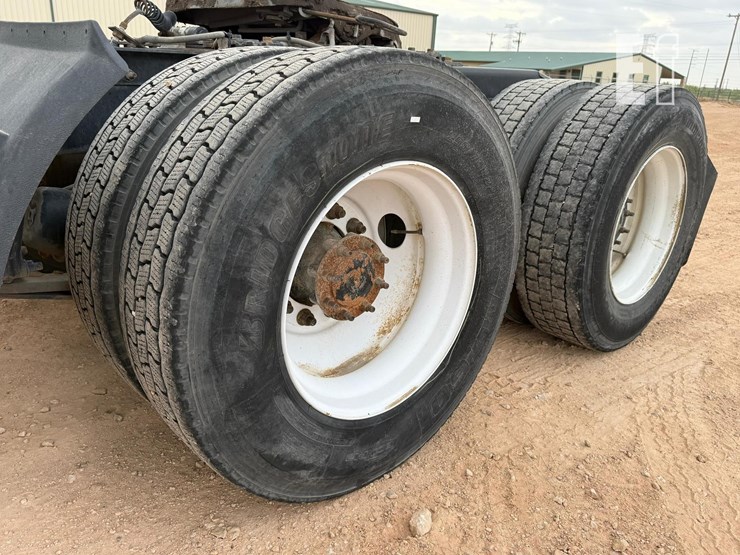 2016-international-durastar-4400-image-25