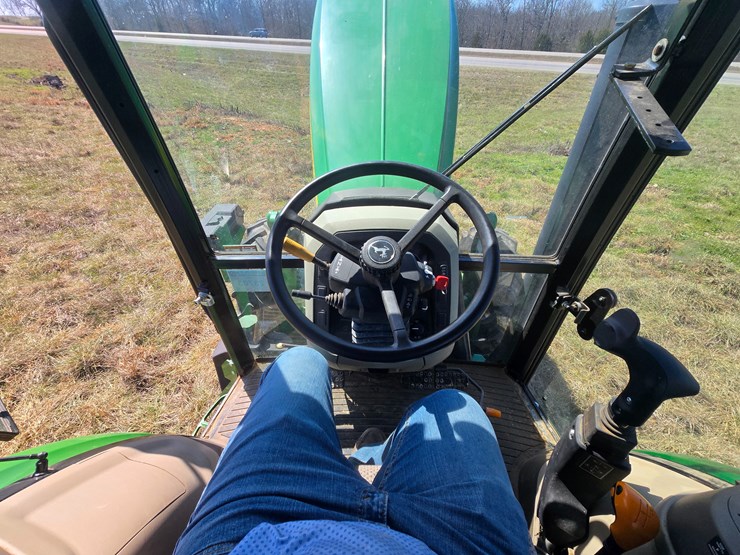 2019-john-deere-5100e-image-37