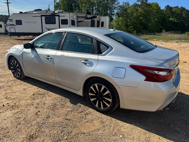 2018-nissan-altima-sl-4-door-sedan-(193,505-miles)-image-4