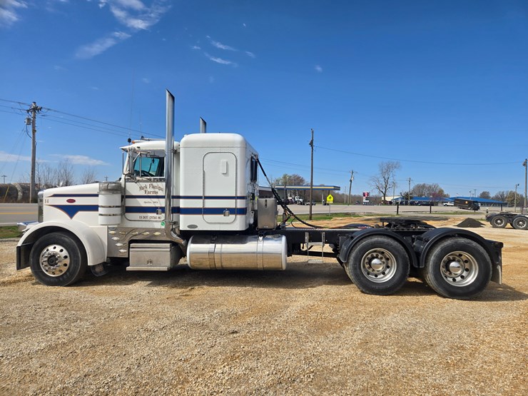 1996-peterbilt-377-image-9