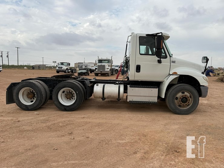 2016-international-durastar-4400-image-6