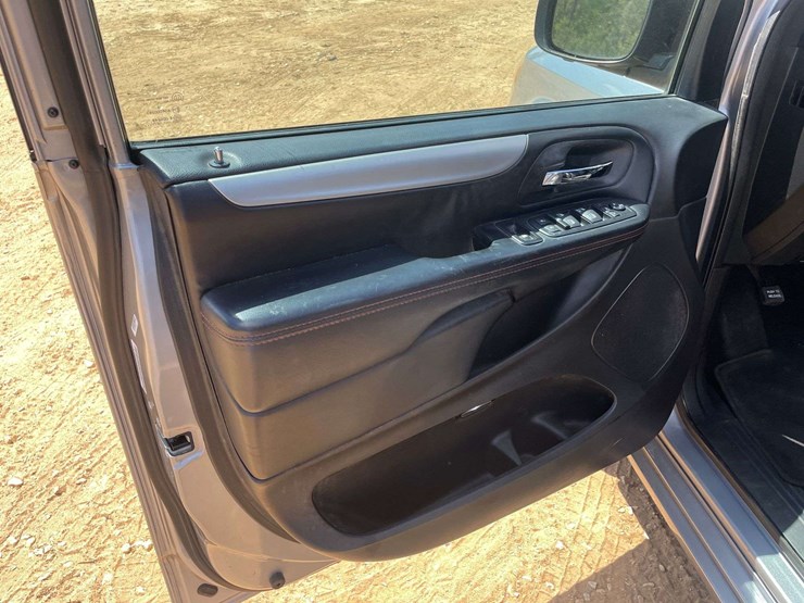 2019-dodge-grand-caravan-gt-image-9