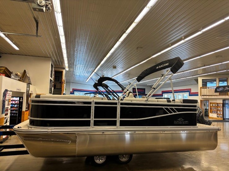 2025-g3-suncatcher-select-18c-pontoon-image-2