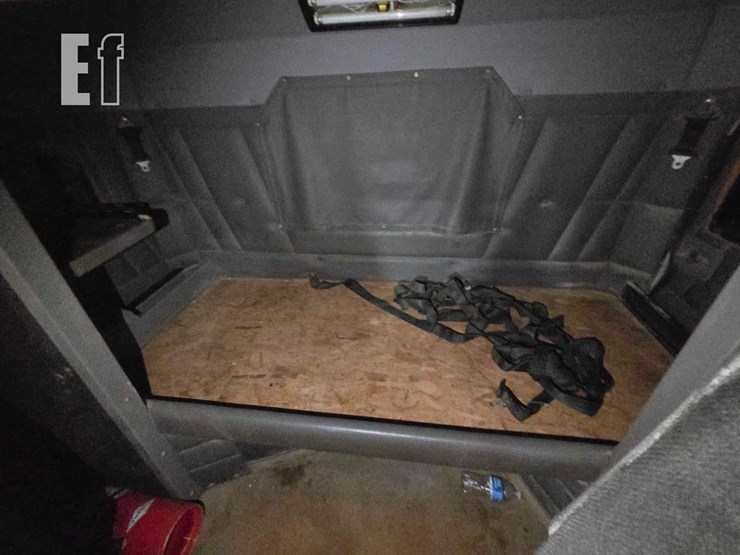 2008-peterbilt-388-image-16