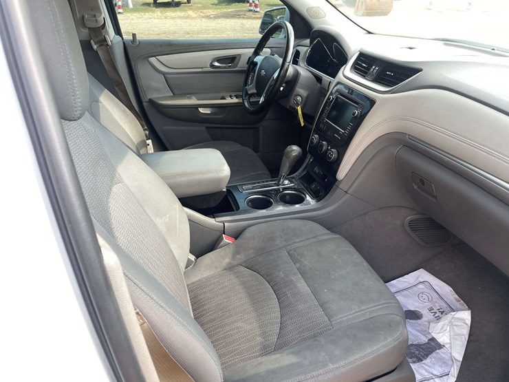 2017-chevrolet-traverse-image-17