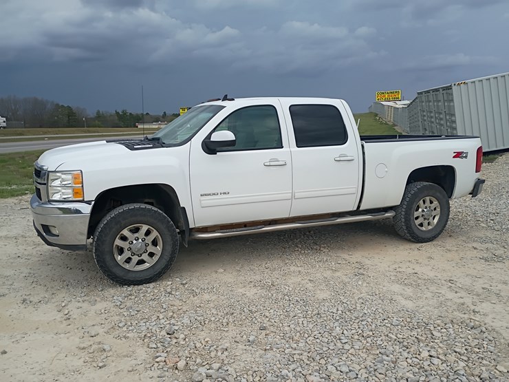 2013-chevrolet-2500-image-2