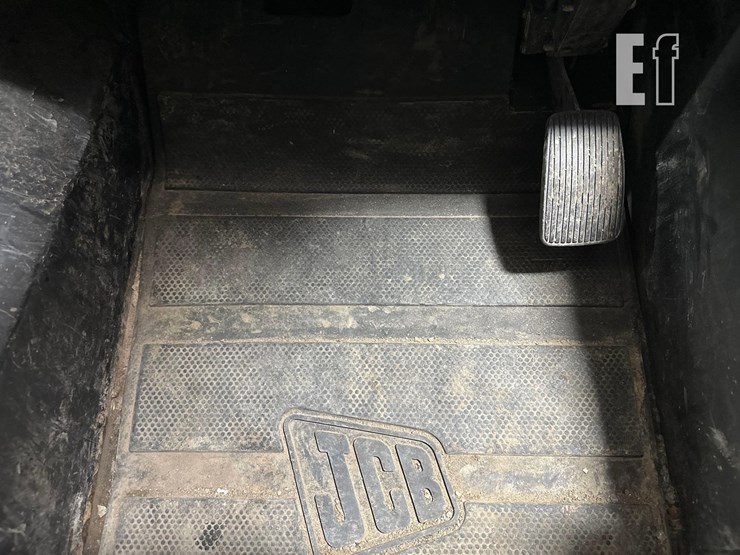 2020-jcb-3ts-8t-image-18