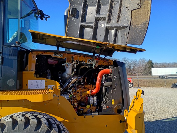 2023-caterpillar-910-image-16