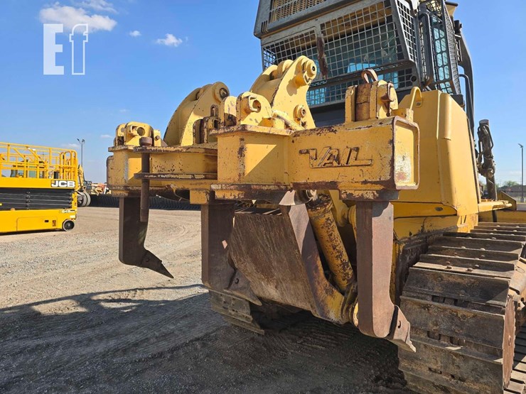 2006-deere-750j-image-13