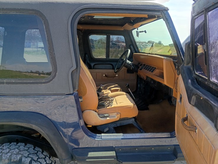 1993-jeep-wrangler-image-36