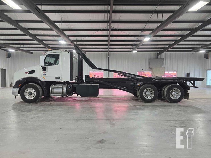 2016-peterbilt-579-image-5