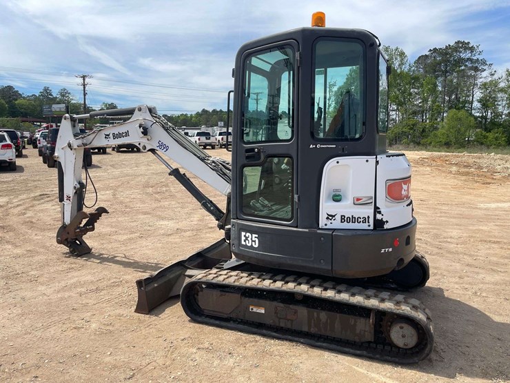 2011-bobcat-e35-image-3