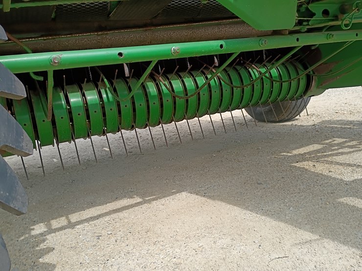 2000-john-deere-556-image-37