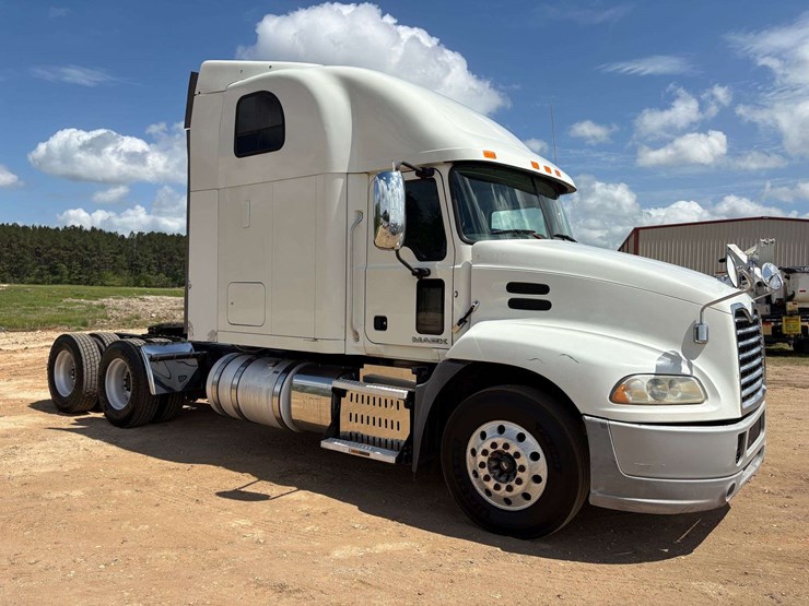 2013-mack-pinnacle-cxu613-image-4