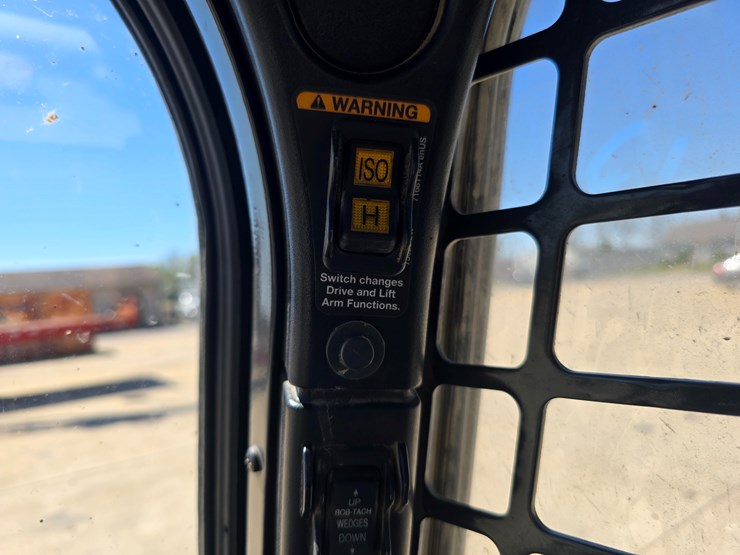 2020-bobcat-t770-image-59