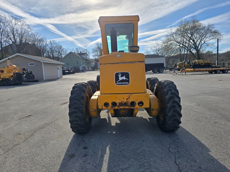 1971-deere-570a-image-9