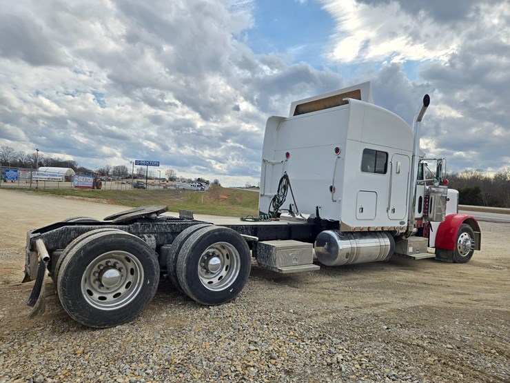 2000-peterbilt-379-image-19