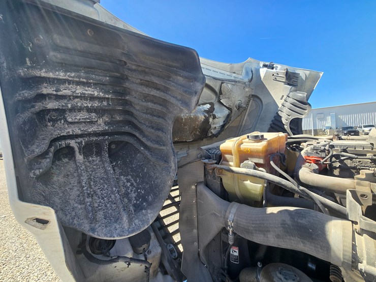 2014-freightliner-cascadia-125-image-42